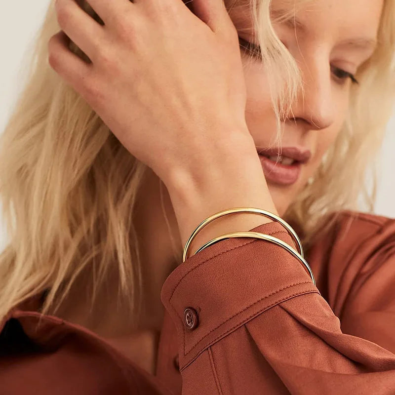 Stackable Stainless Steel Bangle Bracelet for Women, 3mm Round 18k Gold Plated Minimalist Jewelry Sister Best Friend Gift - Floq & Raman