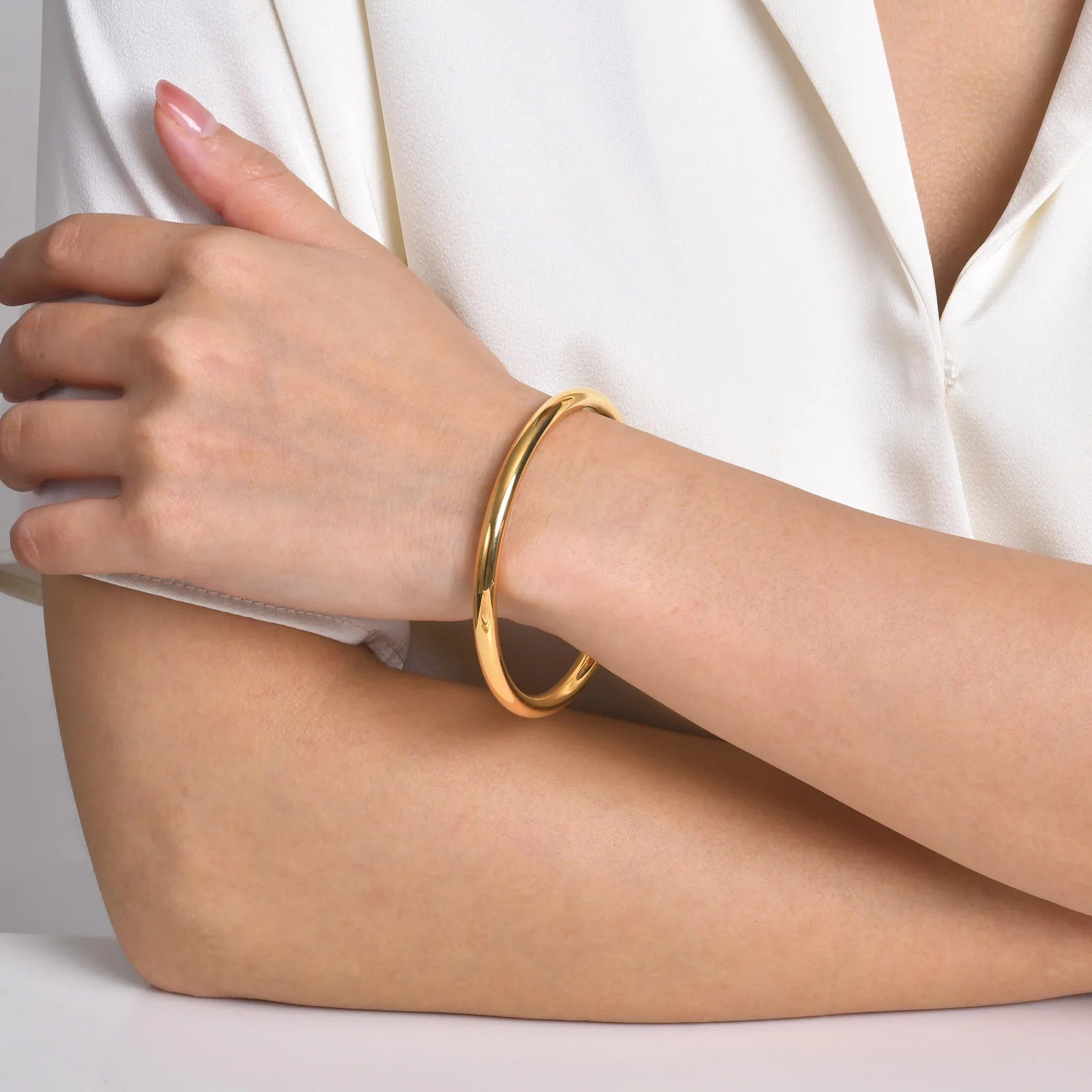 Stackable Stainless Steel Bangle Bracelet for Women, 3mm Round 18k Gold Plated Minimalist Jewelry Sister Best Friend Gift - Floq & Raman